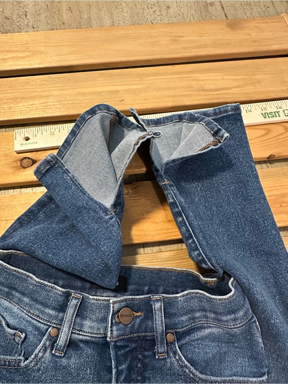 Express Mid Rise Medium Wash FlexX Skyscraper Jeans size 2 - Picture 9 of 10